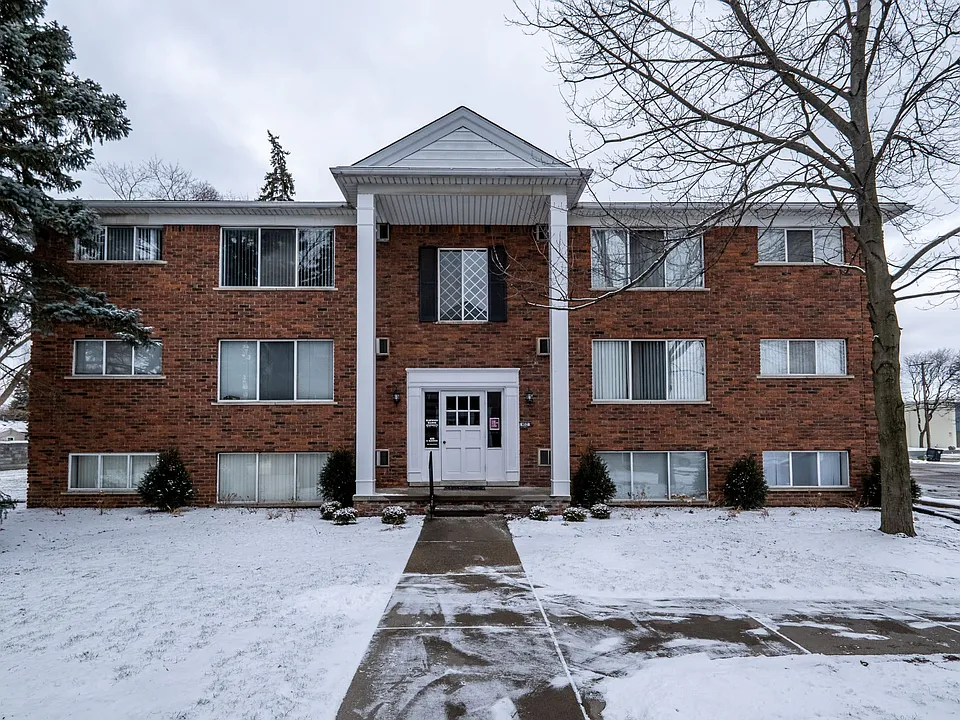 Elmwood Manor Apartments