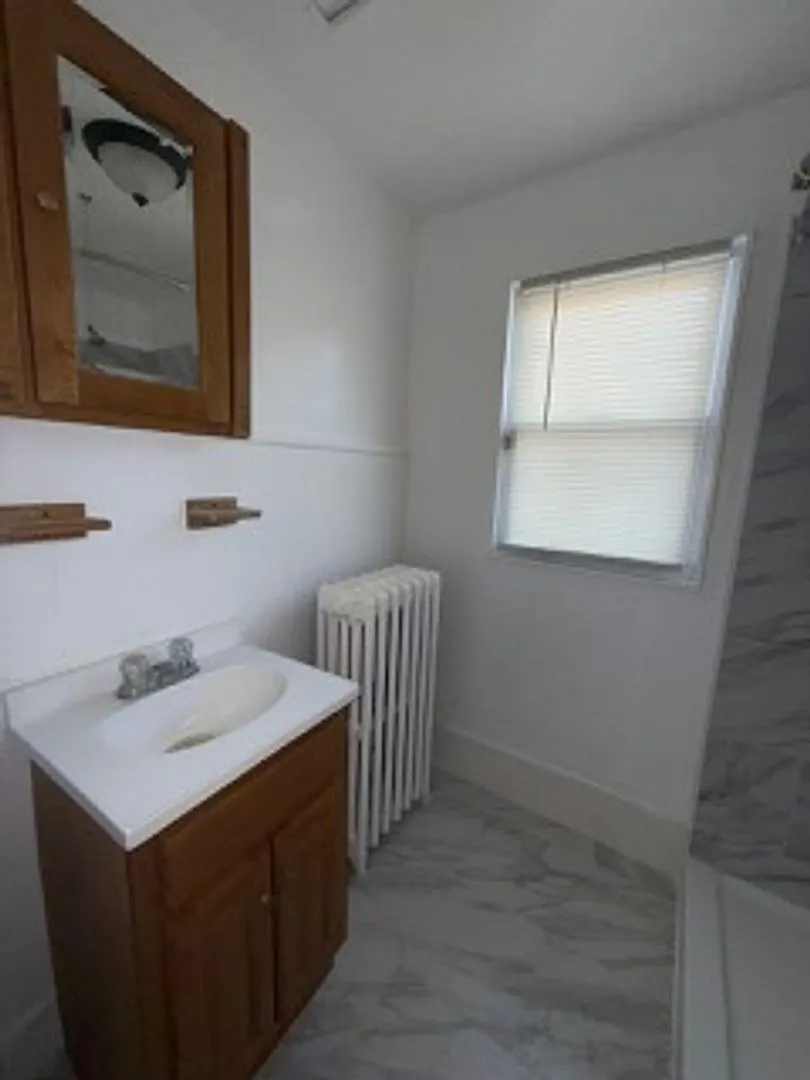 321 E Price St — Photo 3