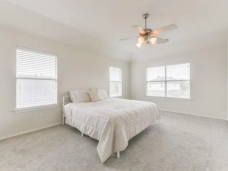 5418 Lilac Grove Ln — Photo 11
