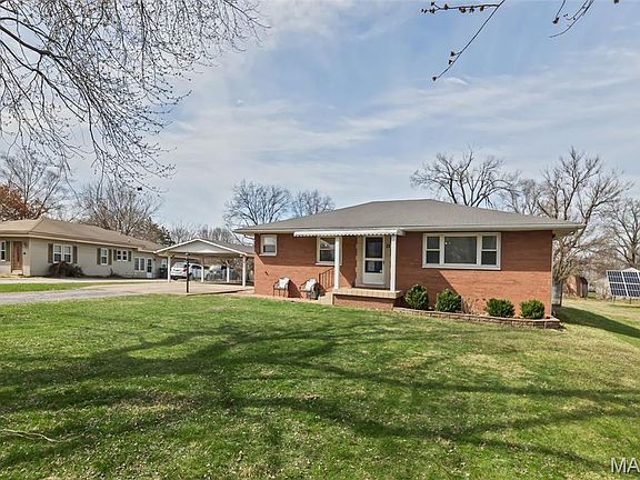 2nd image of 22 Lexington Dr