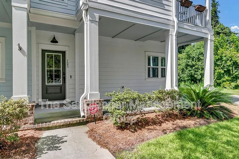 4 bed, 3.5 bath, 2259 sqft, $3,000 — Photo 3
