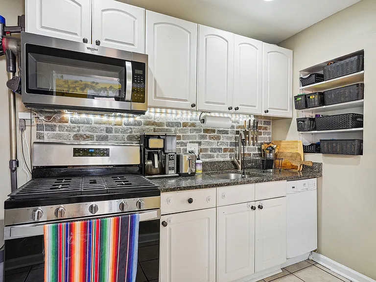 327 Ashby St #1 — Photo 6