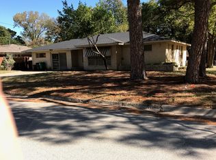 2402 Robinwood Ln, Denton, TX 76209