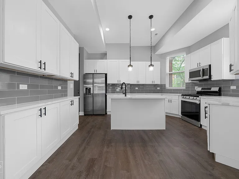 700 S Loomis St #1 — Photo 1
