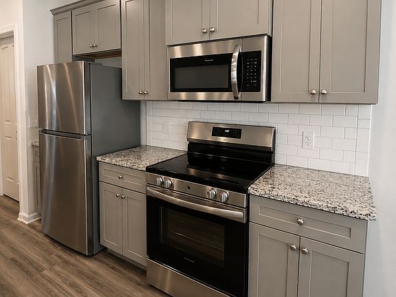 5th image of 110 Exmoor Cir