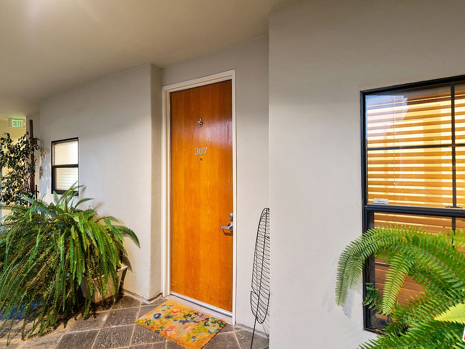 1st image of 12603 Moorpark St Unit 307
