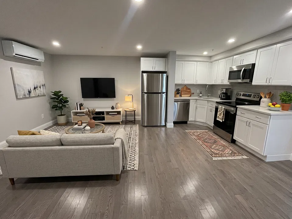 327 Bank St #3