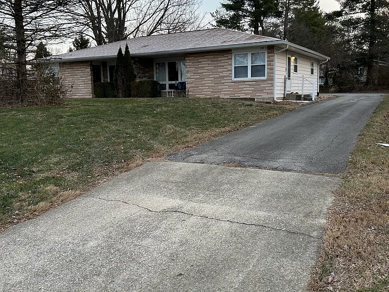 200A N Smith Rd #A — Photo 2