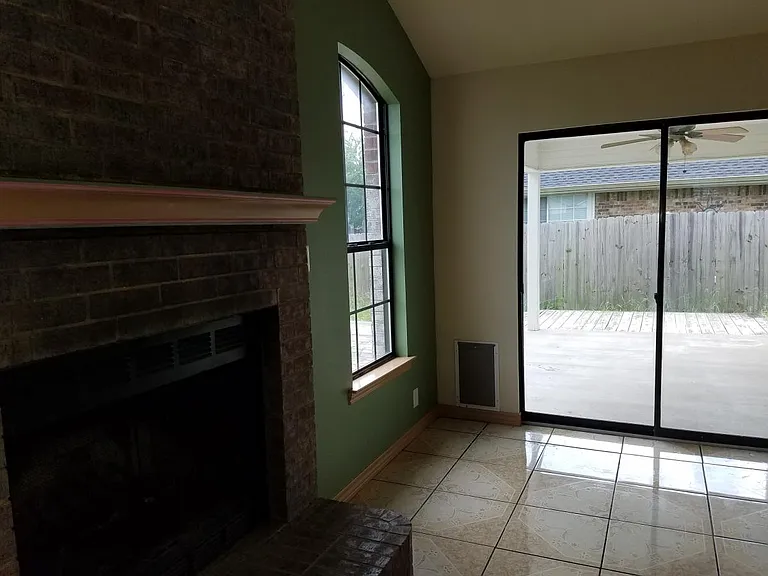 1805 Sharon Dr — Photo 5