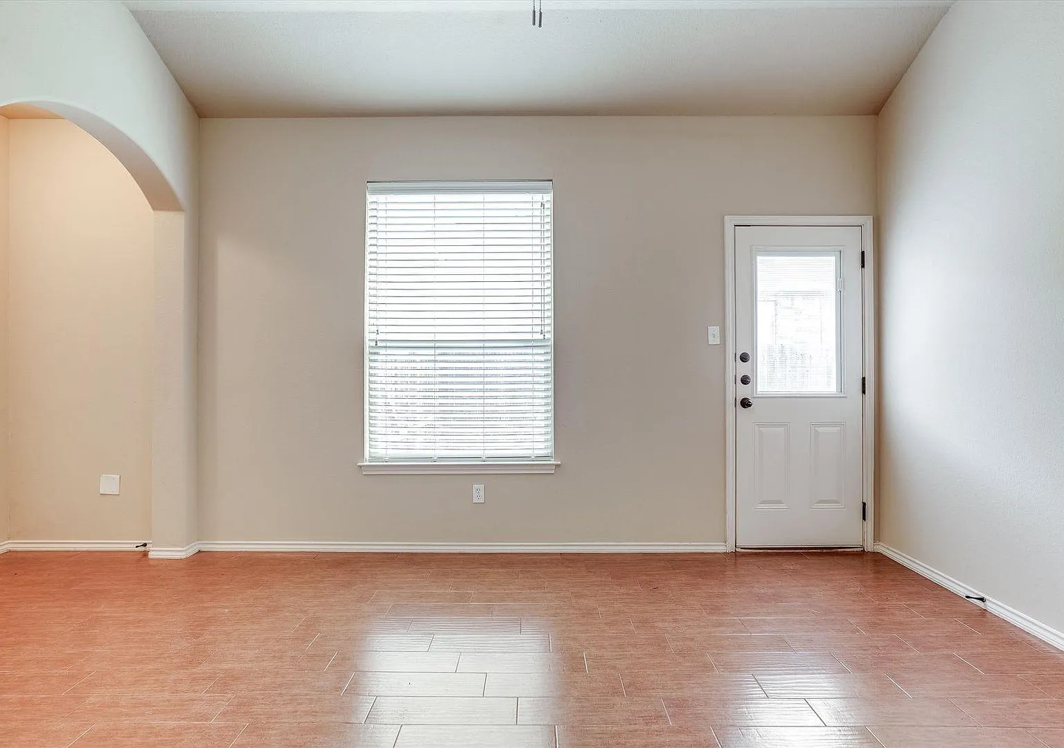 3 bed, 2.0 bath, 1260 sqft, $1,695 — Photo 3