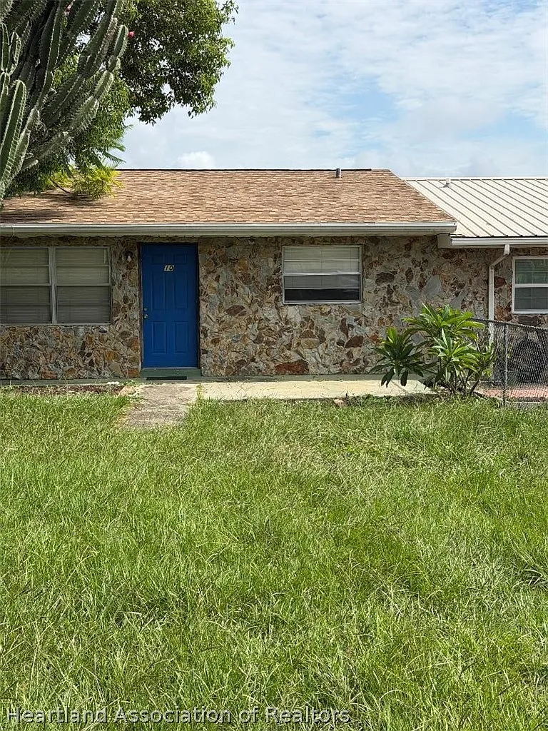 2 bed, 1.0 bath, 800 sqft, $1,000 — Photo 1