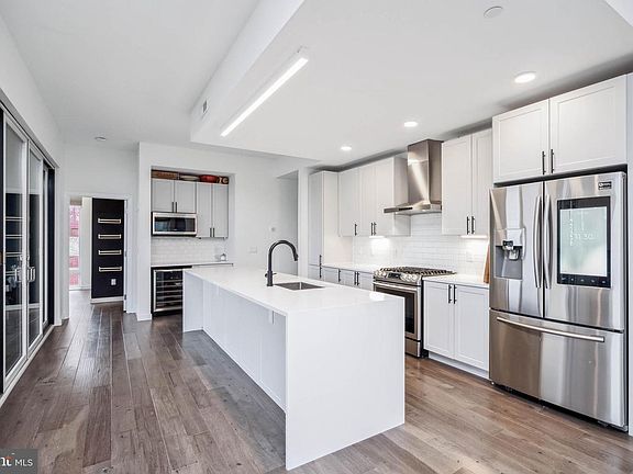 2nd image of 1501 N 31st St Penthouse 1