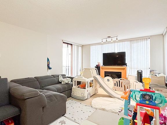 3rd image of 7088 Salisbury Ave #2105