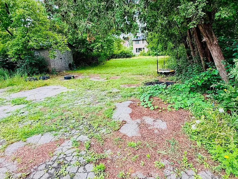7118 Goreway Dr — Photo 14