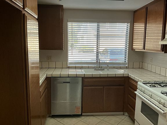 3rd image of 3540 Toyon St