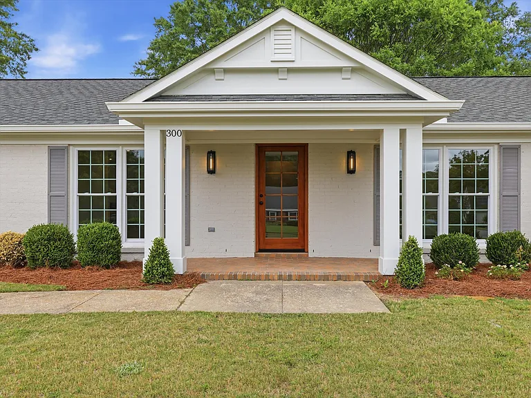 300 Kimberly Dr — Photo 2
