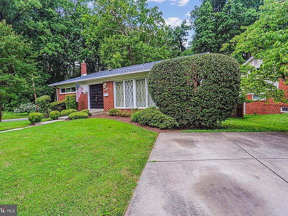 4th image of 3909 Woodlawn Rd