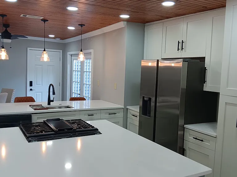 1701 N University Ave — Photo 5