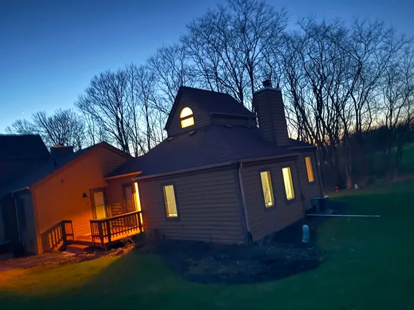 10 Farmstead Dr, Galena, IL 61036