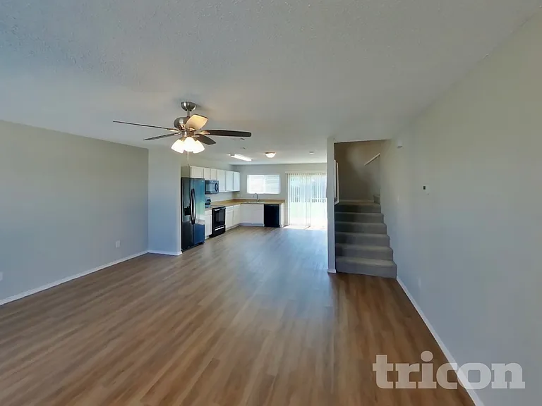 1708 Vineridge Ln — Photo 3