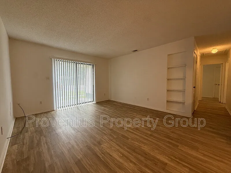 2 bed, 2.0 bath, 937 sqft, $1,200 — Photo 2