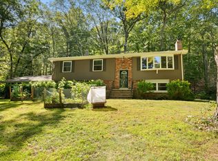 18 Stonybrook Rd, Gales Ferry, CT 06335