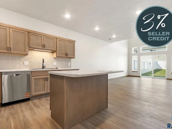 2402 E Jetty Pl, Sioux Falls, SD 57108