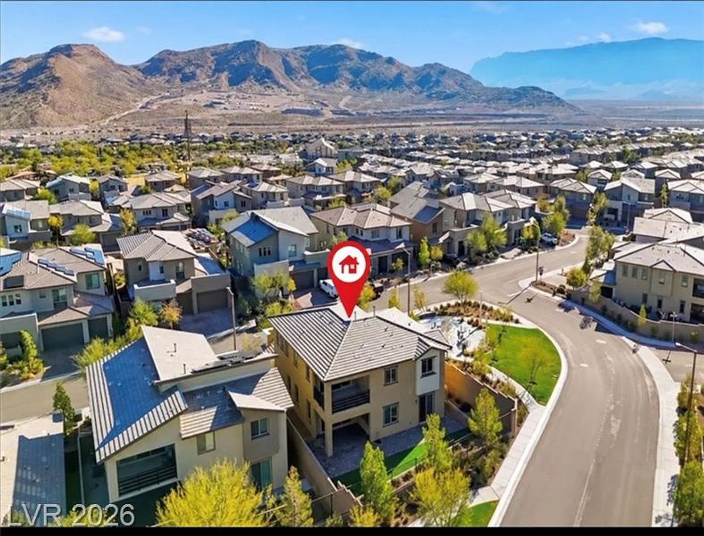 Beautiful 4-bedroom Home Must See! — Photo 2
