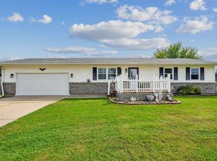 1606 W 3rd St, Vinton, IA 52349