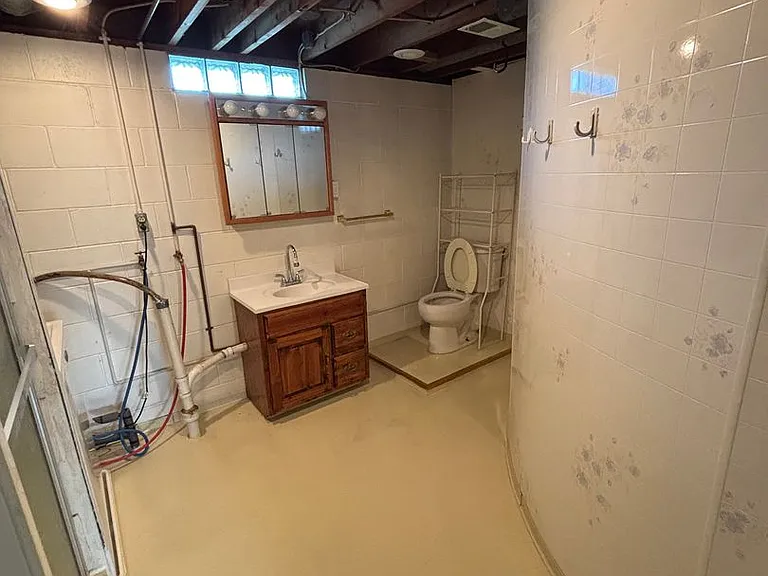 2543 Edgemont Ave — Photo 11