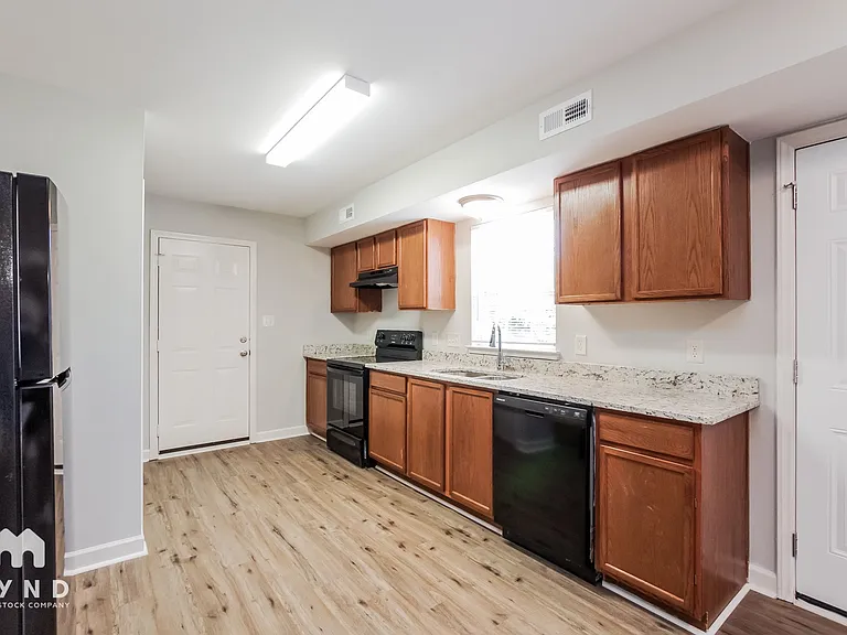 1020 Alston Hill Dr — Photo 3
