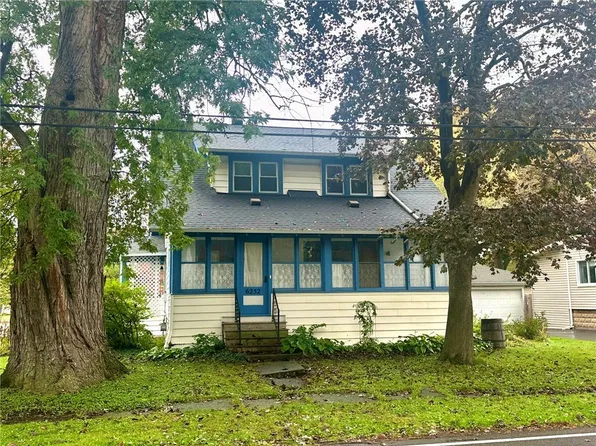 6252 Bennett St, Williamson, NY 14589