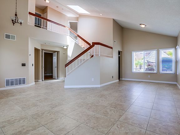 5th image of 864 Glenwood Dr