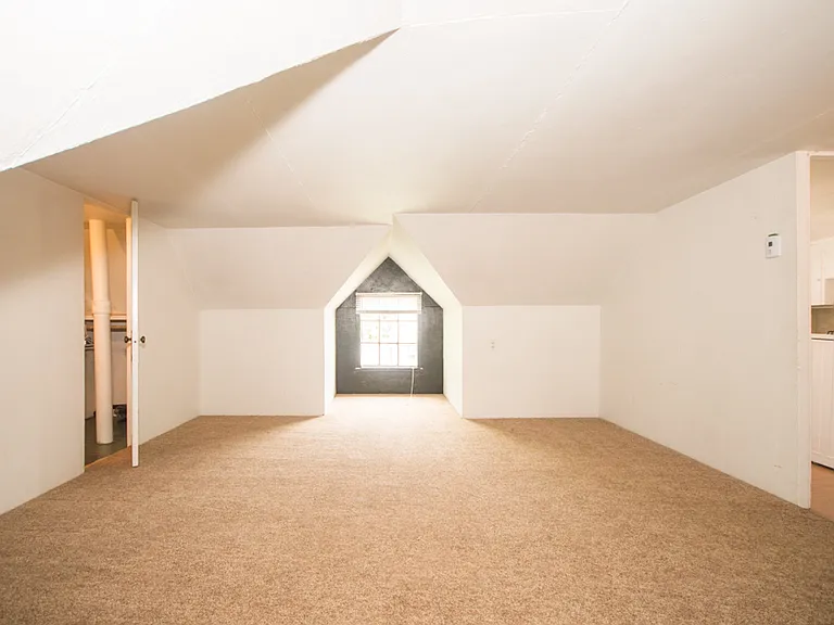 457 SW Washington Ave #7 — Photo 4