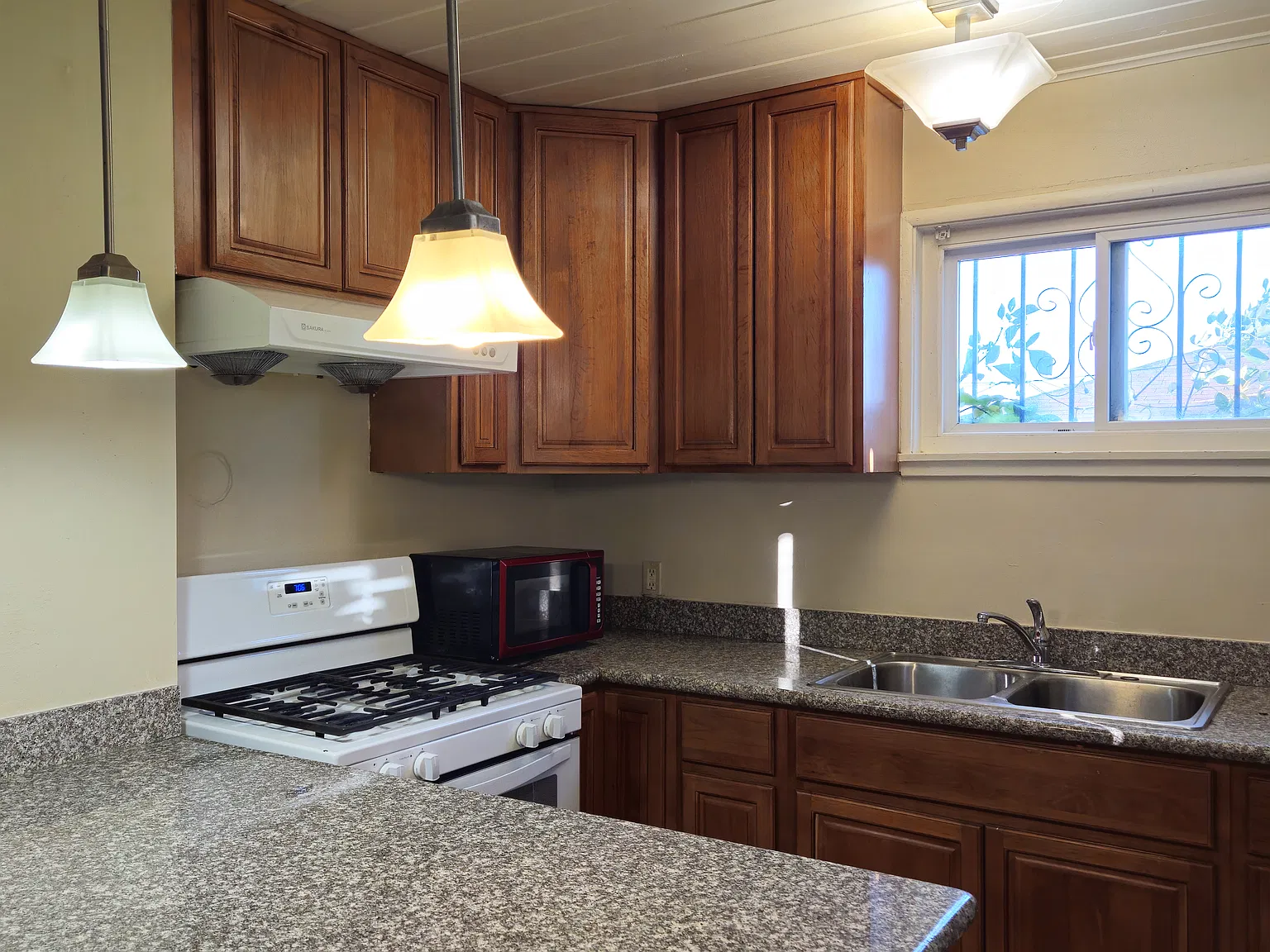 1 bed, 450 sqft, $1,575 — Photo 1