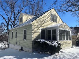 3013 S 30th St, Omaha, NE 68105