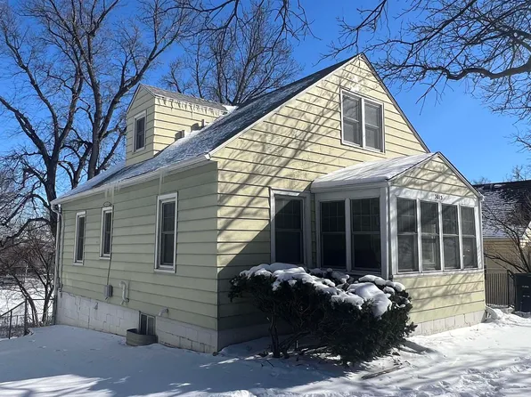 3013 S 30th St, Omaha, NE 68105