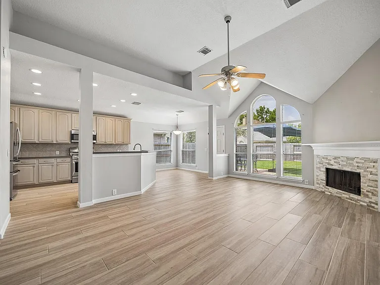 1314 Deerbrook Dr — Photo 8