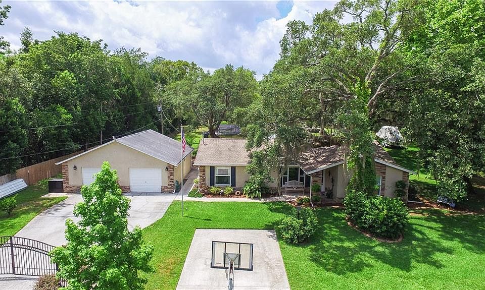 1st image of 12202 Oakwood Dr