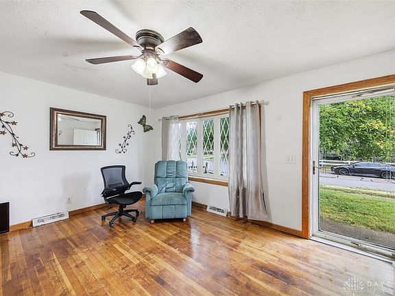 3rd image of 271 Ilene Ave