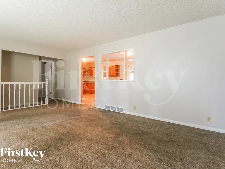 108 NE 102nd Ter — Photo 3
