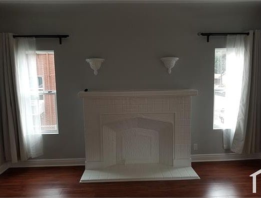 2nd image of 414 S Saint Louis St #414
