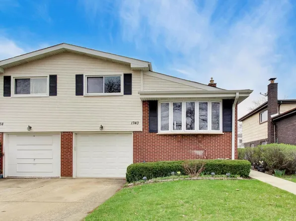 1740 N Drury Ln, Arlington Heights, IL 60004