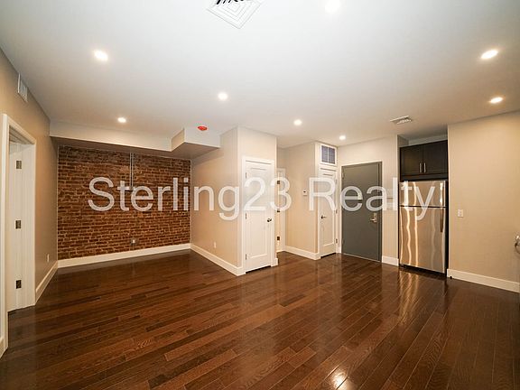 3rd image of 2718 Hoyt Ave S APT 2B