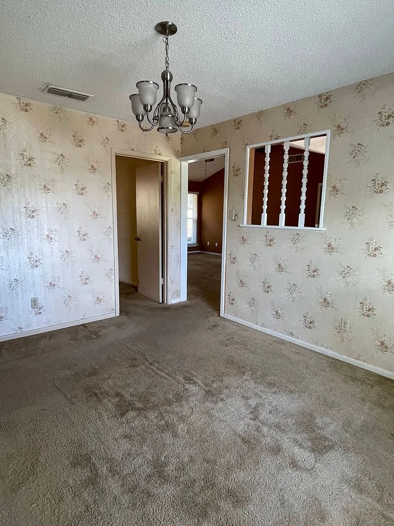 4 bedroom, 2 bath, 2 car garage — Photo 4