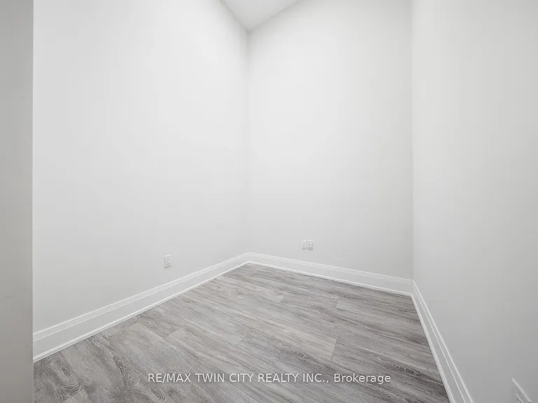 11 Queen St #303 — Photo 7
