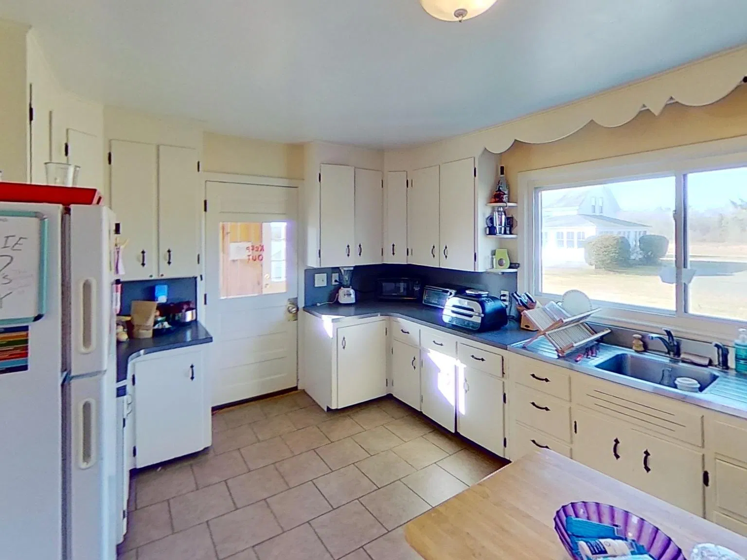 4 bed, $3,500 — Photo 2