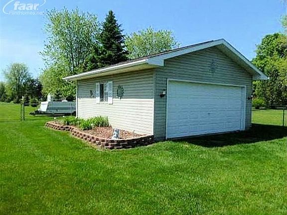 3rd image of 614 Sunflower Dr