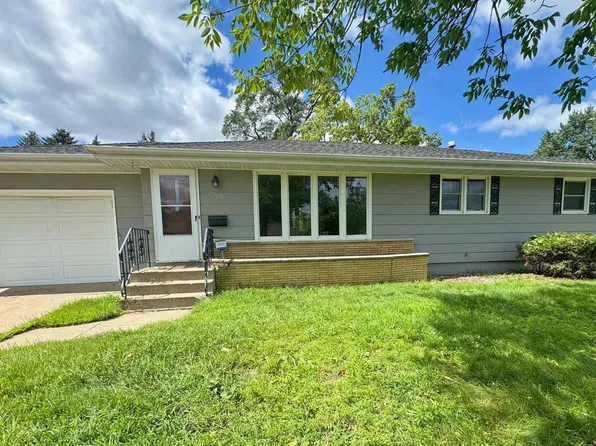 7213 Grimes Ave N, Brooklyn Center, MN 55429