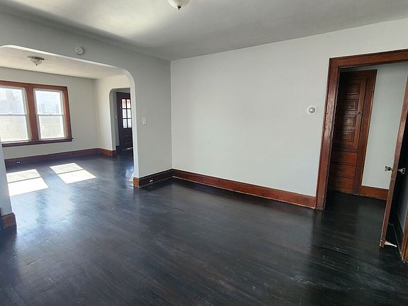 3rd image of 10401 Homeworth Ave Unit Up